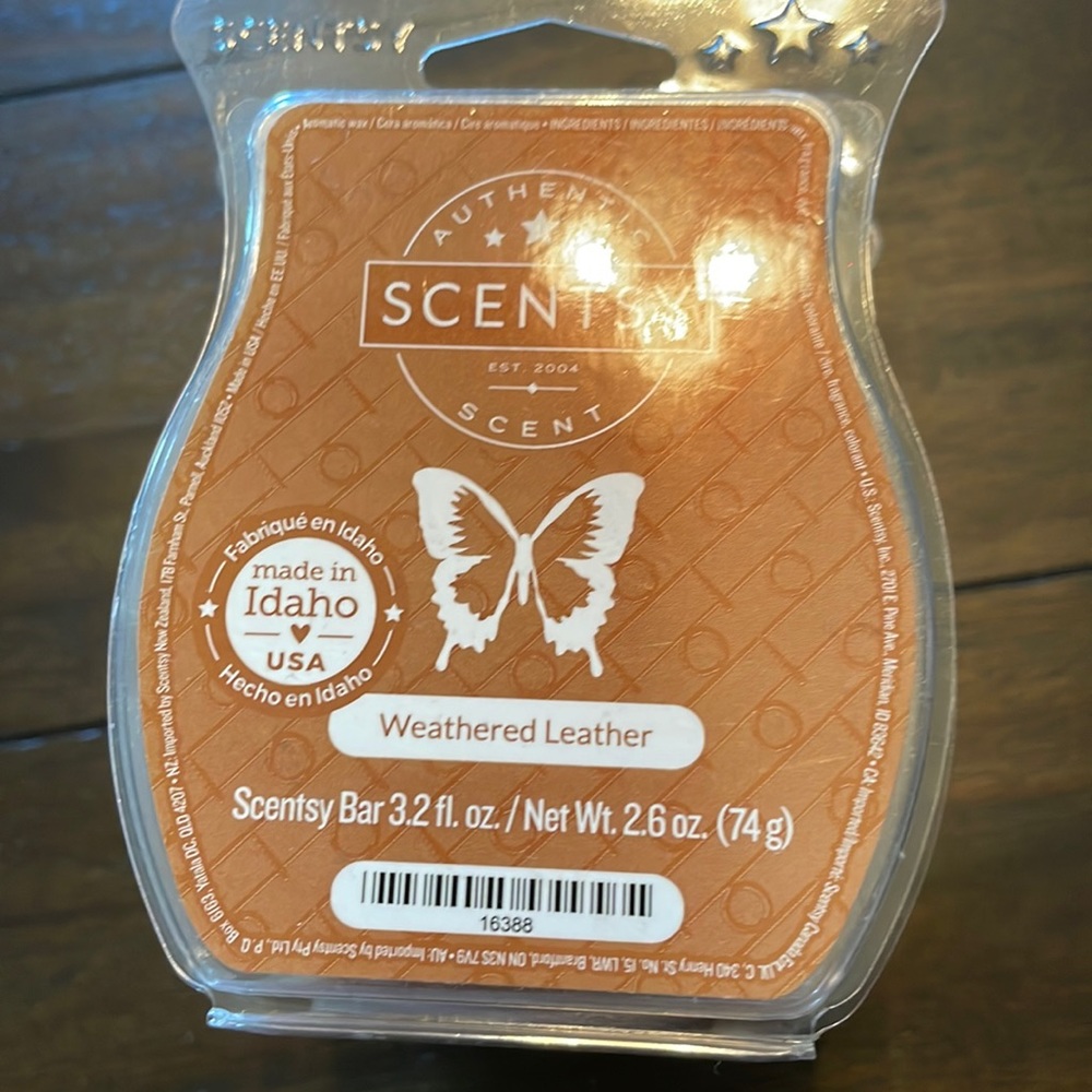 Weathered leather Scentsy wax